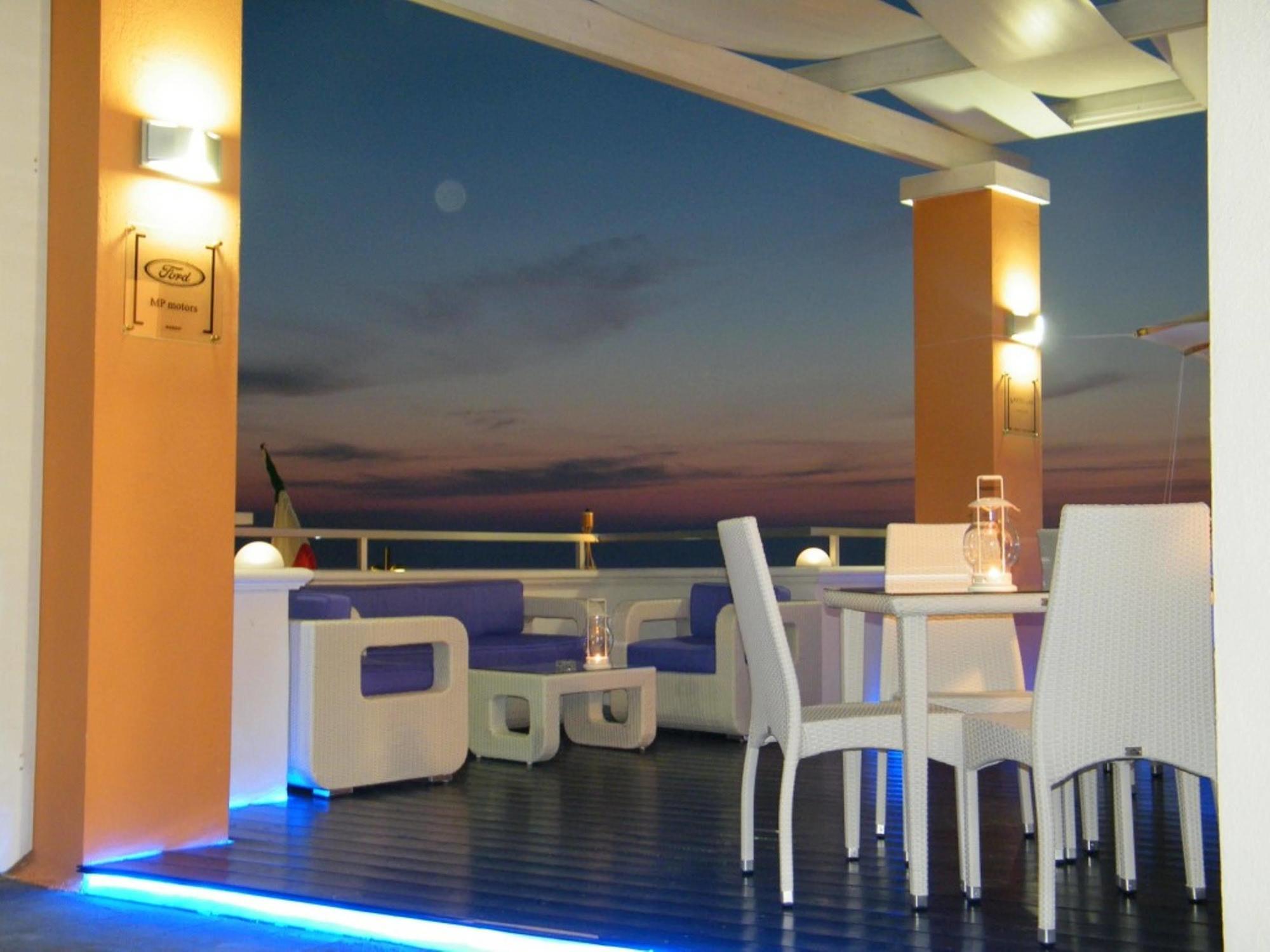Piccadilly Rooms Restaurant And Beach ซานตามาเรีย อัล บาโญ ภายนอก รูปภาพ
