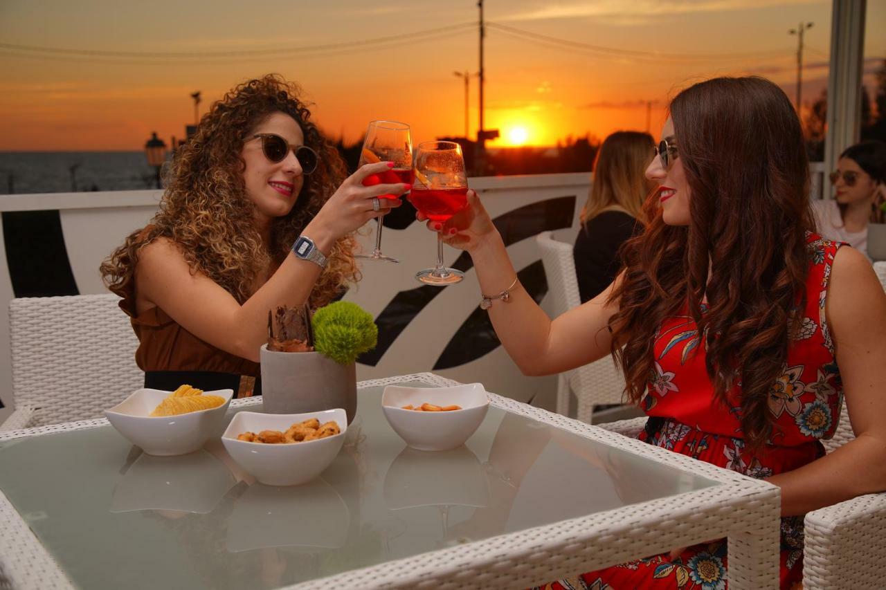 Piccadilly Rooms Restaurant And Beach ซานตามาเรีย อัล บาโญ ภายนอก รูปภาพ