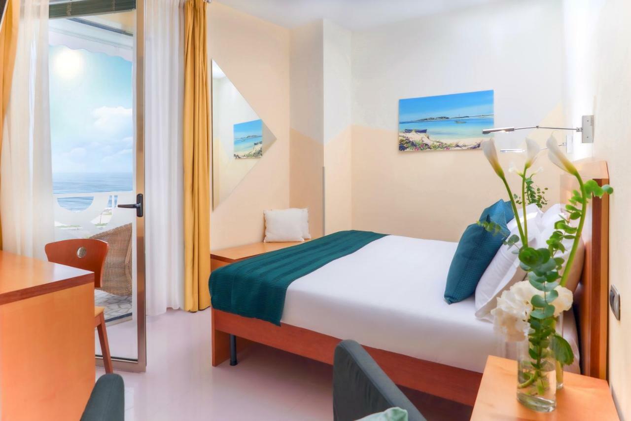 Piccadilly Rooms Restaurant And Beach ซานตามาเรีย อัล บาโญ ภายนอก รูปภาพ