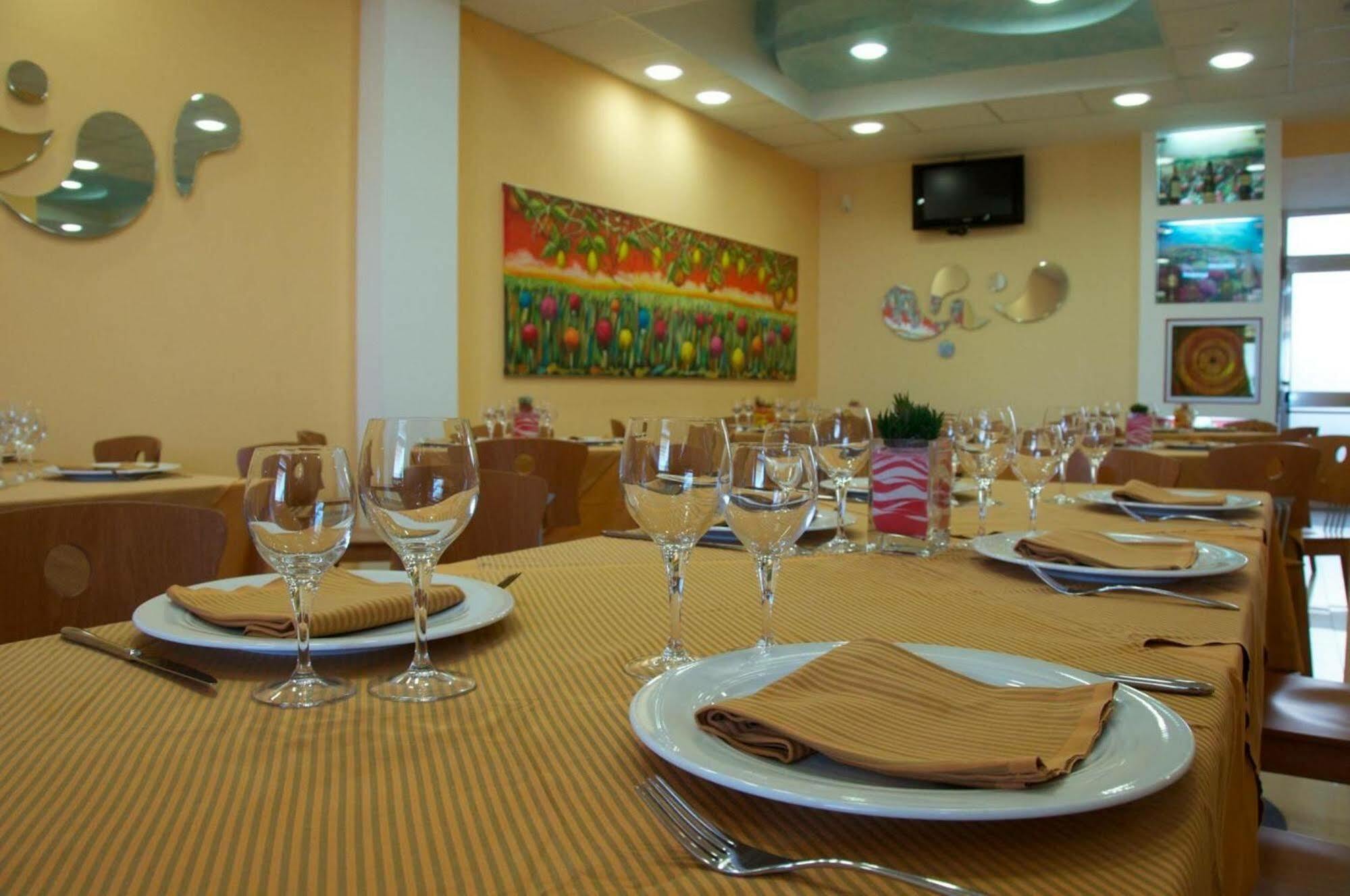 Piccadilly Rooms Restaurant And Beach ซานตามาเรีย อัล บาโญ ภายนอก รูปภาพ