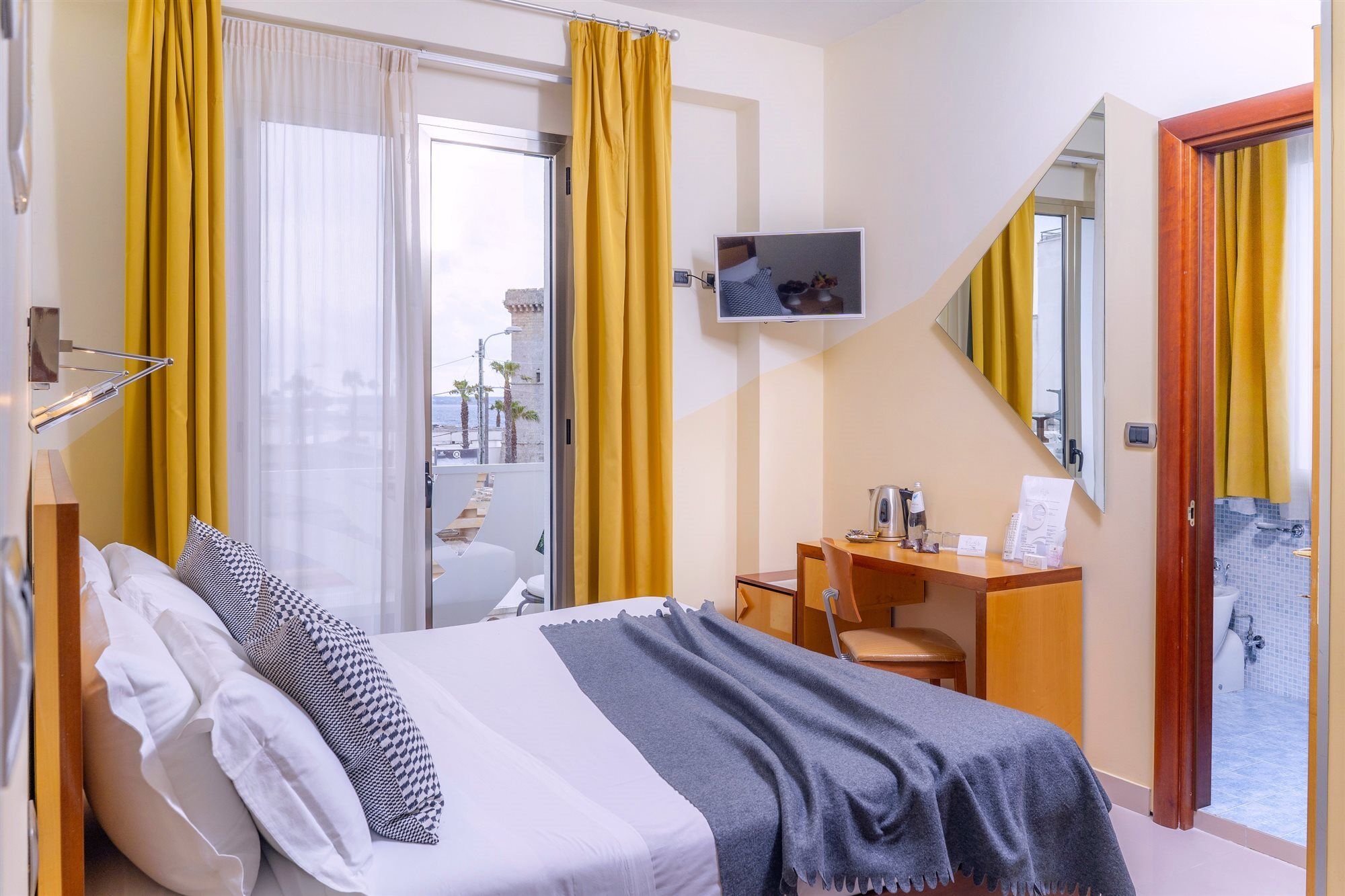 Piccadilly Rooms Restaurant And Beach ซานตามาเรีย อัล บาโญ ภายนอก รูปภาพ
